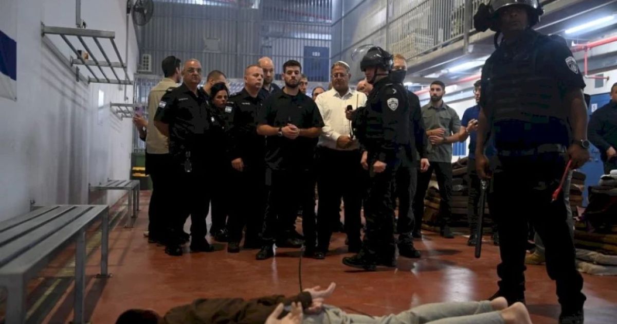 ޔަހޫދީ ޑިފެންސް މިނިސްޓަރު ފަލަސްތީނު މީހުން ބިންމައްޗަށް ވައްޓާލައި ބޯމައްޗަށް ފައިން އަރައިފި