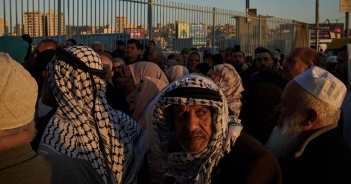 ފަލަސްތީނު މީހުން މަސްޖިދުލް އަގްސާގައި ހުކުރު ކުރަން އިޒުރޭލުން ހުރަސް އަޅައިފި