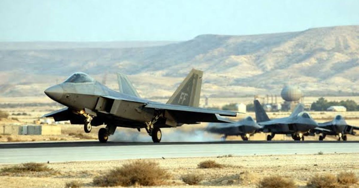 އެމެރިކާގެ އެފް-22 ގެ 12 ފައިޓާ ޖެޓް އިޒުރޭލަށް ތިރިކޮށްފި