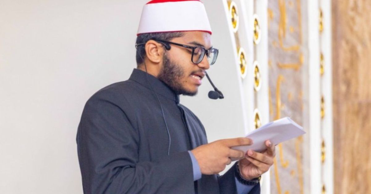 މާލޭގެ މިސްކިތްތަކުގައި،މިއަދު ހުކުރު ނަމާދުކުރި ޒުވާން ހަތީބުން