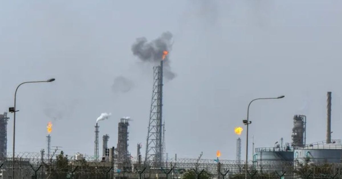 ކުވެއިތުގެ ތެޔޮ ސާފުކުރާ ކާރުހާނާއަކަށް އީރާނުން ހަމަލާދީފި