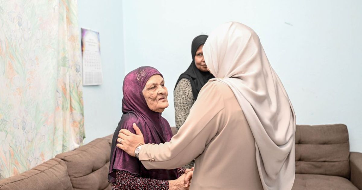 ޝަހީދު ހުސައިންގެ މަންމަ އަރިހަށް މެޑަމްގެ ޒިޔާރަތެއް