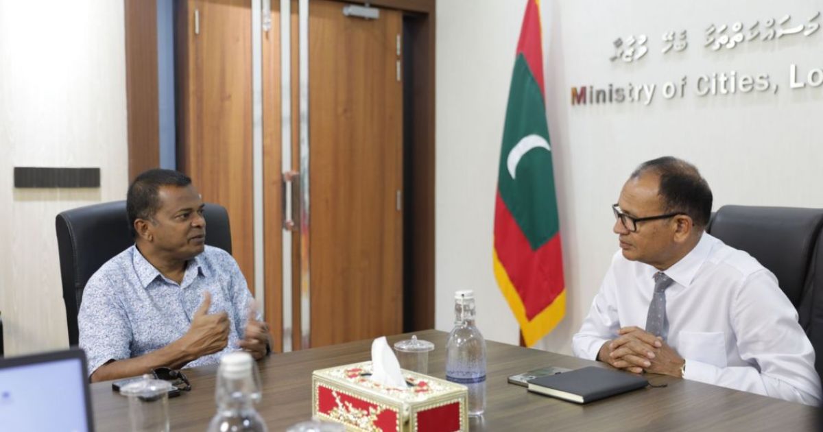 އައްޑޫސިޓީގެ މޭޔަރު، މިނިސްޓަރ އާދަމް ޝަރީފާއި ބައްދަލުކުރައްވައިފި