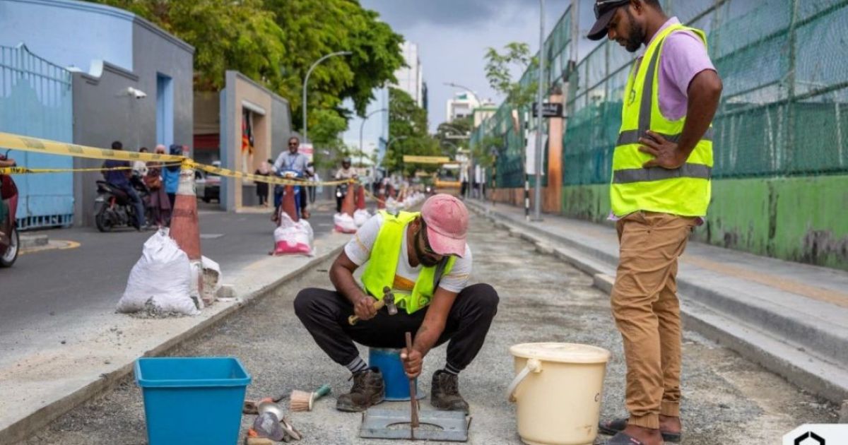 އަމީނީ މަގުގެ ހުޅަނގު ފަޅީގައި އަލުން ތާރުއަޅަނީ