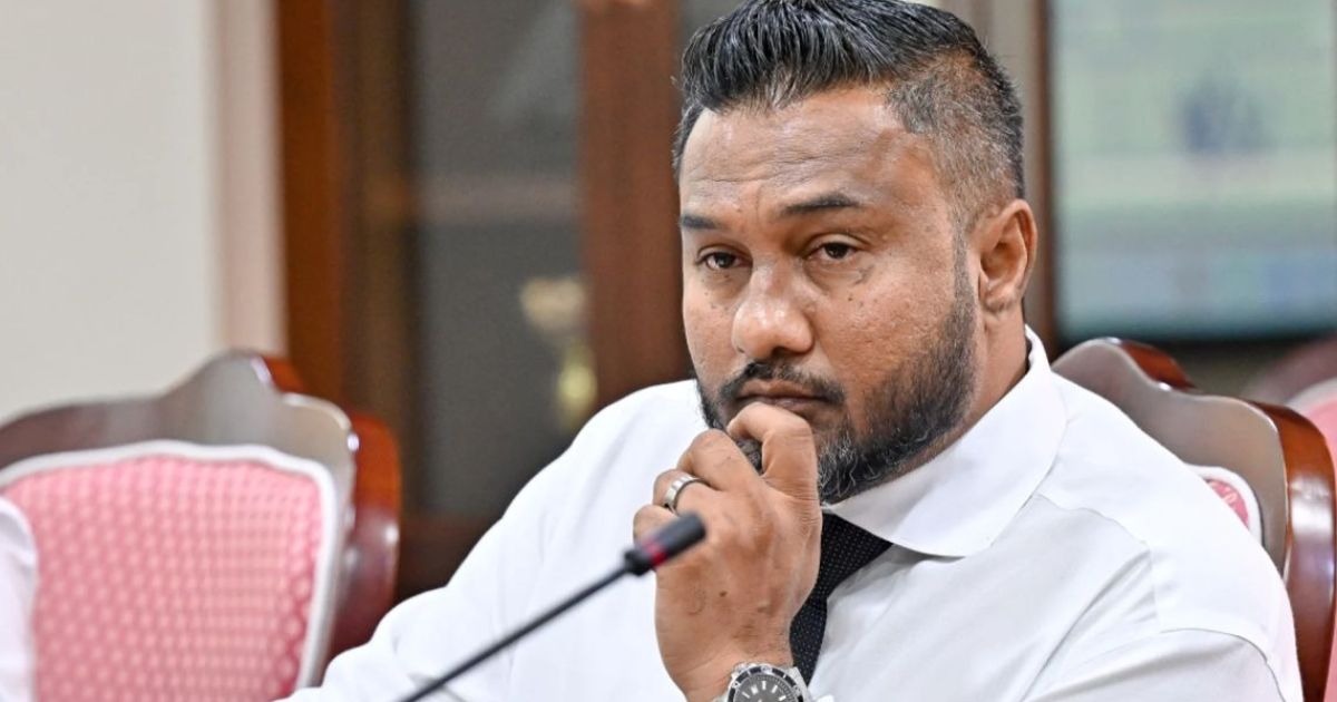 މެންބަރު ސިނާންގެ ގޮނޑި ގެއްލިއްޖެ