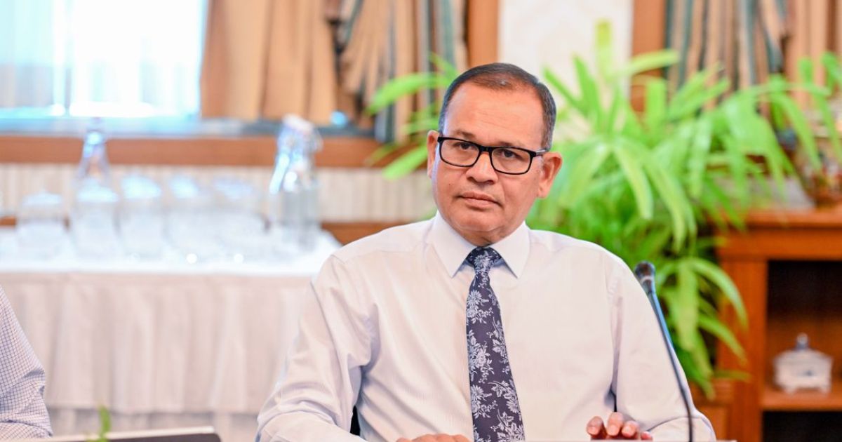 ކުރިއަށް ދާނީ ރައީސް މުއިއްޒުއާއެކު: އާދަމް ޝަރީފު