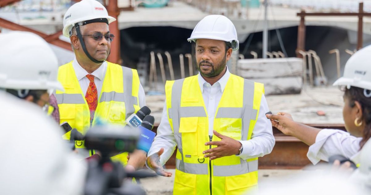 ބުރިޖުގެ މަސައްކަތް ކުރިއަށްދާގޮތް މުއްތަލިބާއި ހައިކޮމިޝަނަރު ބައްލަވާލައްވައިފި