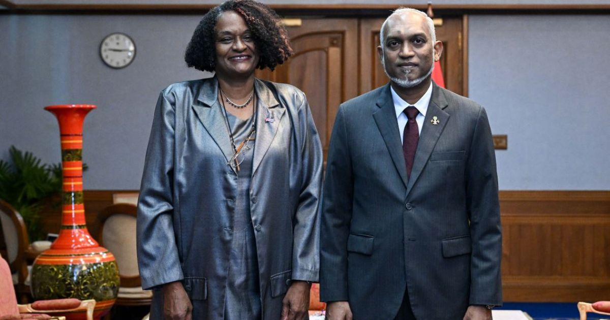 ކިއުބާ ސަފީރު، އެކަމަނާގެ ސަފީރުކަމުގެ ފަތްކޮޅު، ރައީސުލްޖުމްހޫރިއްޔާއަށް އަރުވައިފި