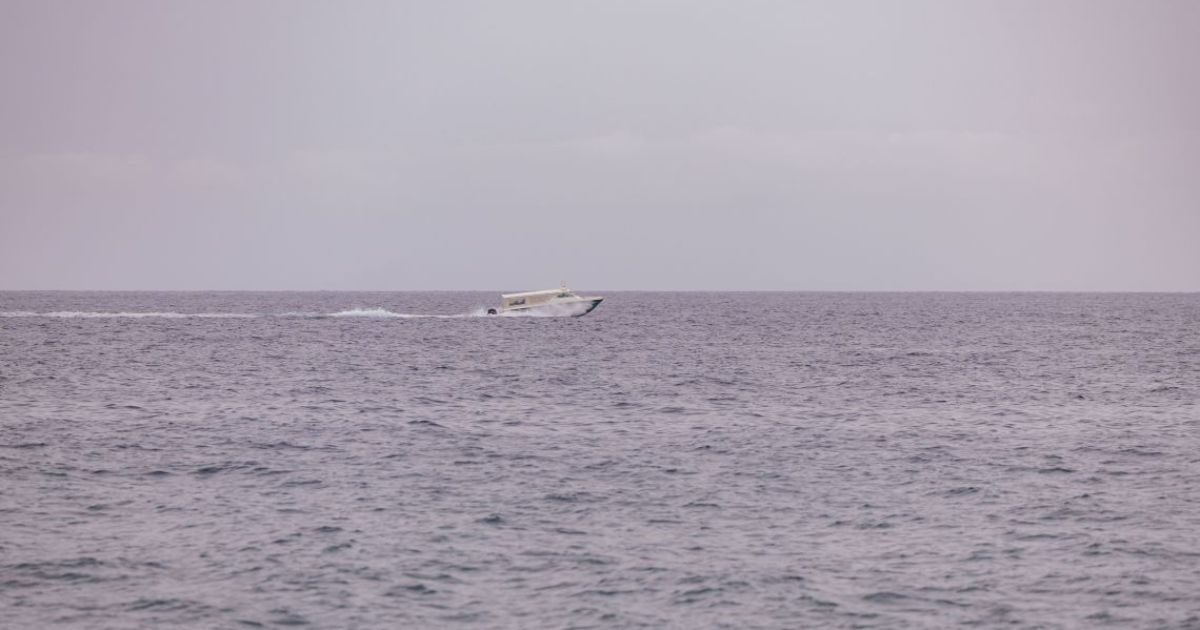 ސަޕްލައި ދޯންޏެއް އަޑިއަށް ގޮސް، ސިފައިންގެ ބޭކަލަކާއި، ފުލުހެއްގެ އިތުރުން އެ ދޯނީގެ ކައްޕި ގެއްލިއްޖެ