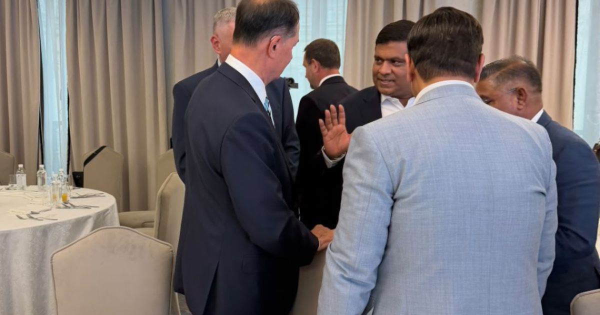 ރަޝިޔާ މާކެޓް - ކުރީ ސަރުކާރުތަކުން ފަހަތުފަޔަށް ބުރަވިީ: ޝާޒް