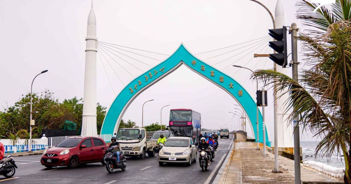 ބްރިޖުގައި ނުރައްކާތެރިކޮށް ސައިކަލު ދުއްވި ޒުވާނާގެ ސައިކަލް ފުލުހުން ހިފަހައްޓައިފި