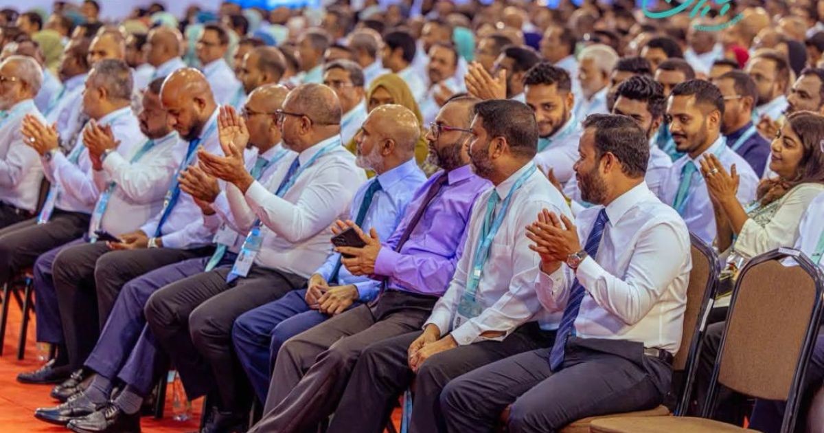 2028ގެ އިންތިހާބުގައި ވާދަކުރައްވަން ރައީސް ޑރ.މުއިއްޒުގެ އަރިހުން ރަސްމީކޮށް ރައްޔިތުން އެދިއްޖެ