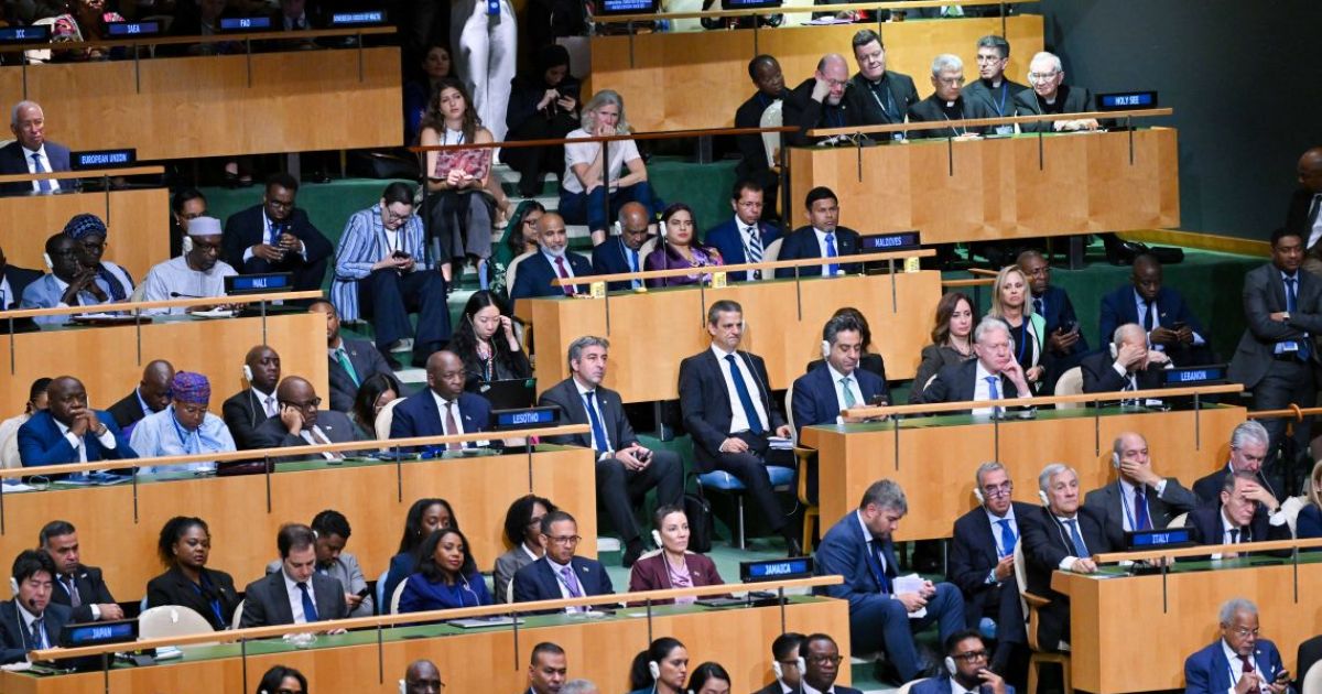 “އދ. އިން ނިންމުންތައް ނިންމުމުގައި ރާއްޖެއަށް ވެސް ފުރުސަތު އޮންނަން ޖެހޭ”