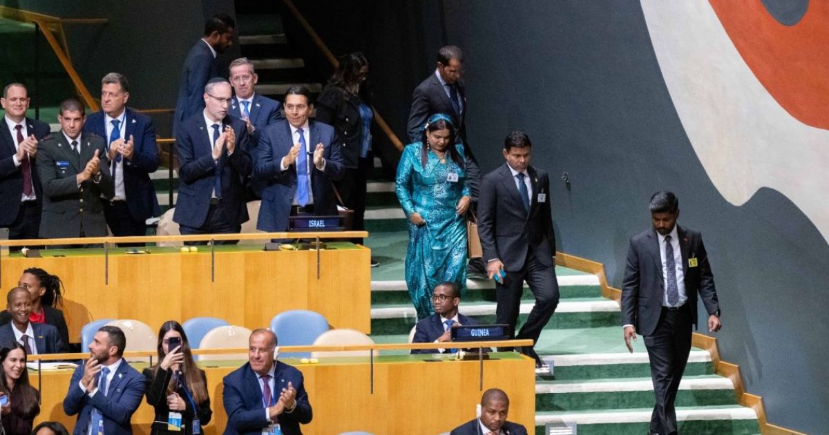 ނަތަންޔާހޫ ތަގުރީރު ފެށުމާއެކު ރާއްޖޭގެ ވަފުދުން މަޖިލީހުގެ ހޯލުން ނިކުމެއްޖެ