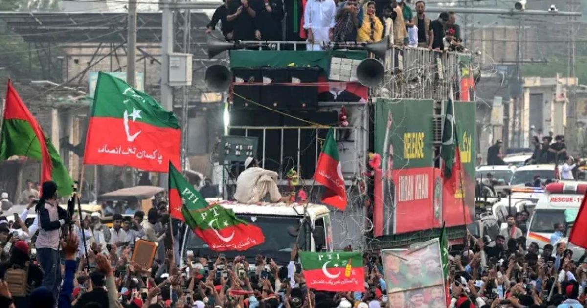 އިމްރާން ޚާން ދޫކޮށްލުމަށް ގޮވާލައި ސަޕޯޓަރުން ވެރިރަށް އިސްލާމްއާބާދަށް މިސްރާބު ޖަހައިފި