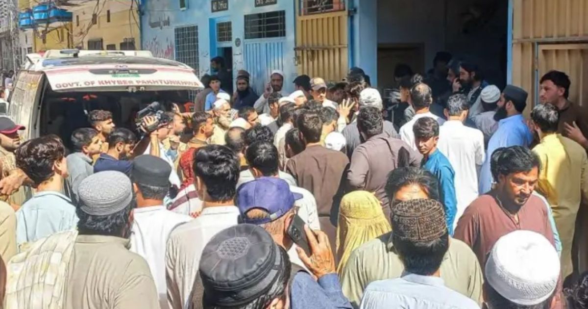 ޕާކިސްތާނުގެ ސްކޫލެއްގެ ފުރާޅު ވެއްޓި، 27 ކުޑަކުދިންނާއި ޓީޗަރަކު މަރުވެއްޖެ