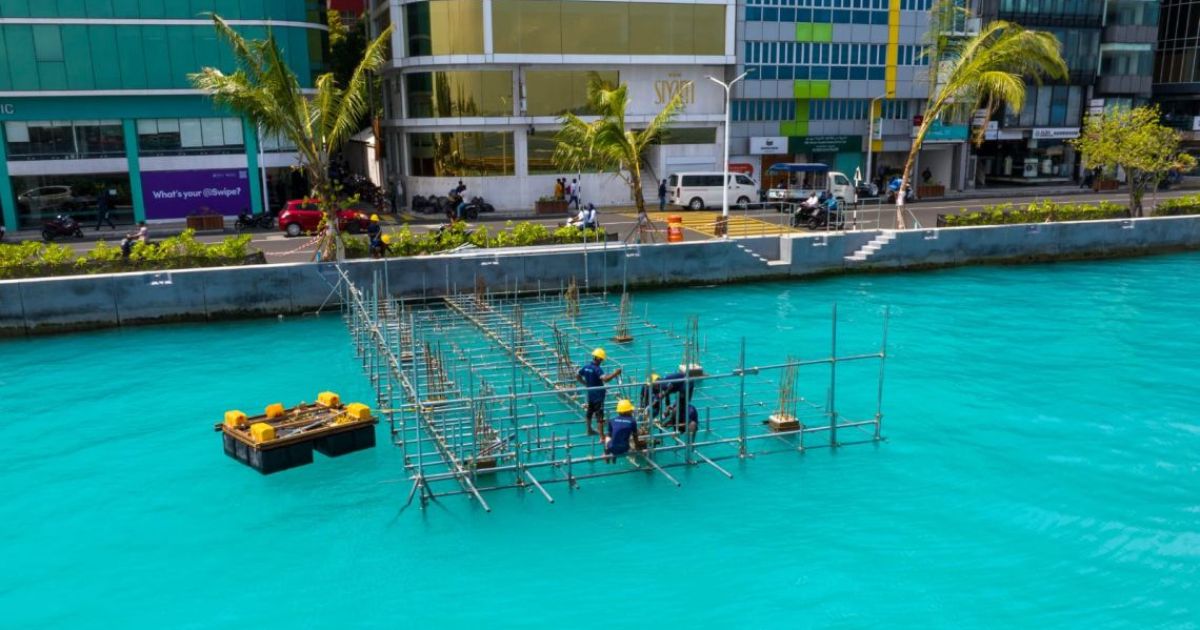 މާލެ އުތުރު ފަރާތު ބަނދަރުގައި ފިންގަރ ޖެޓީ ތަރައްގީކުރުމުގެ މަޝްރޫއުގެ ތަނބުތައް ޖެހުމުގެ މަސައްކަތް އަންނަ ހަފުތާގައި ނިމޭނެ