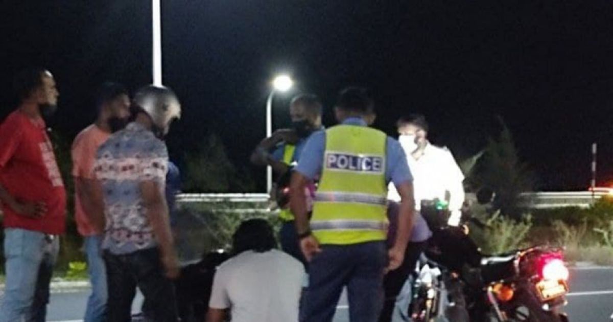 ބްރިޖް މަތިން ހިނގި އެކްސިޑެންޓެއްގައި 3 މީހަކަށް އަނިޔާވެއްޖެ