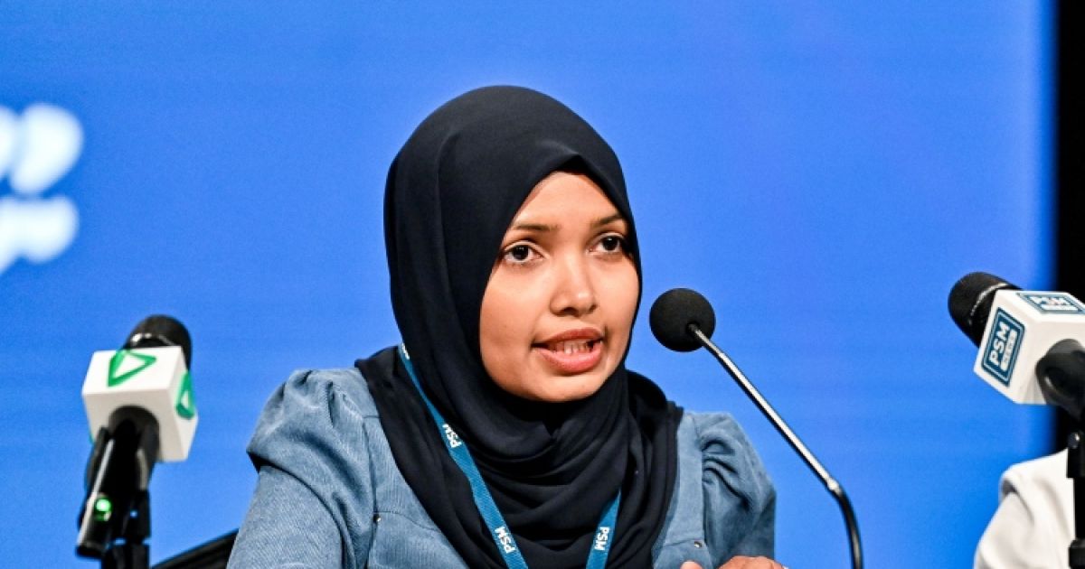 ޒީނާ މަގާމުން އިސްތިއުފާ ދެއްވައިފި