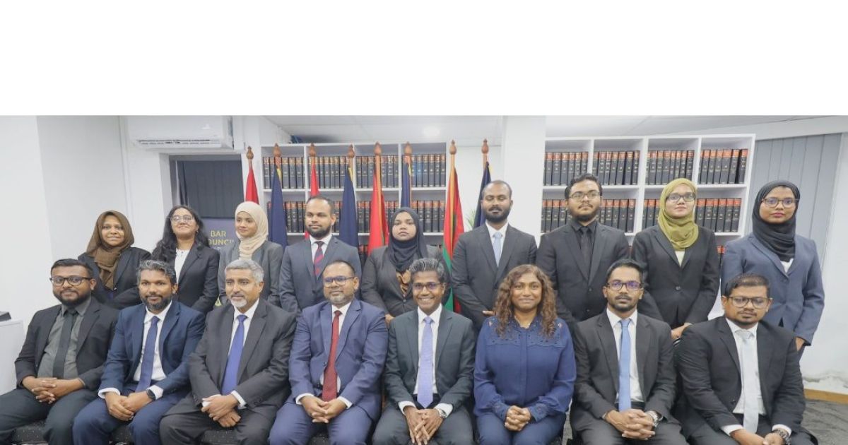 8 ވަކީލަކު ހުވައިކޮށް، ވަކީލެއްގެ ގޮތުގައި މަސައްކަތް ކުރުމުގެ ހުއްދަ ހޯދައިފި