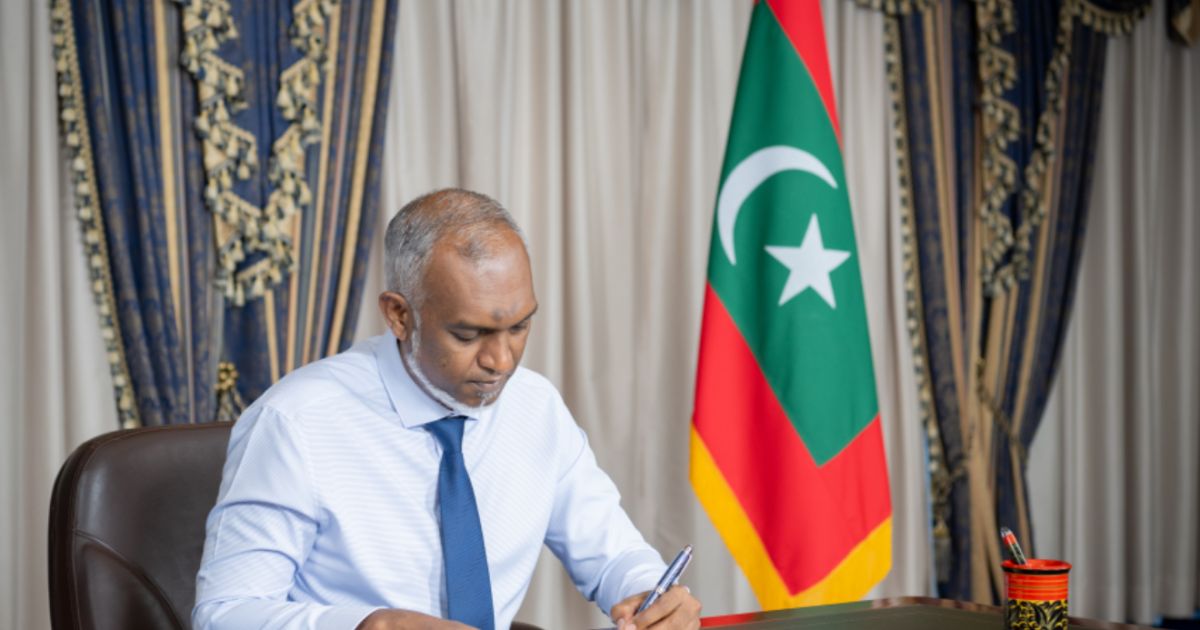 އިދާރީ ދާއިރާތައް ލާމަރުކަޒީ އުޞޫލުން ހިންގުމުގެ ޤާނޫނަށް 13 ވަނަ އިޞްލާޙު ގެނައުމުގެ ބިލު ތަޞްދީޤުކުރައްވައިފި
