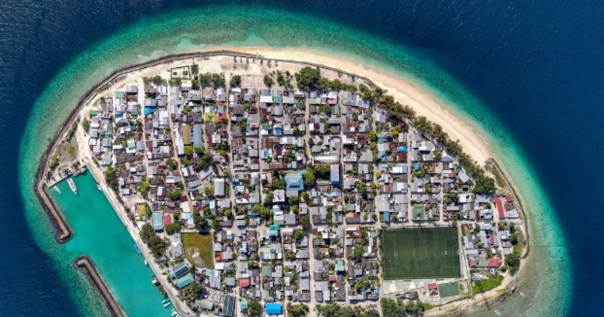 ގެއެއްގެ ތެރޭގައި ކަރުގައި ވަޅި އަޅާފައި އޮތް އަންހެނަކު މަރުވެއްޖެ