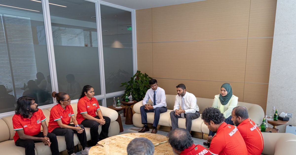 ޕެރިހުގެ ޕެރަލިމްޕިކްސްގައި ދިވެހިން ދެއްކި ހުނަރަށް ވަޒީރުގެ ތަޢުރީފް