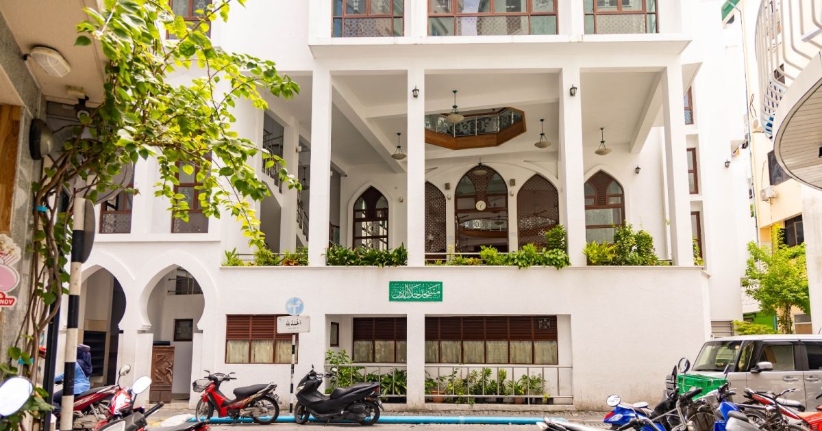 މުސީބާތުގެ ވަގުތުގައި ކެތްތެރިވެ، އަޅުކަމުގައި ދެމިހުރުން މުހިއްމު: ޚުޠުބާ