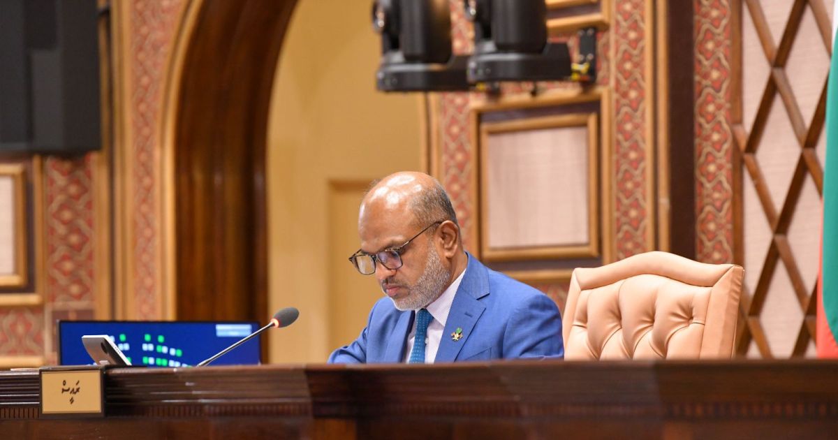 ބީއެމްއެލްގެ އިސް މަޤާމުތަކަށް ދިވެހިން ގެންނަން ޖެހޭކަމަށް ނާޒިމް ވިދާޅުވެއްޖެ