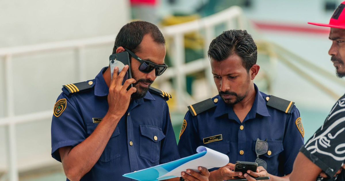 ރެއިޑްތަކުގައި އިމިގްރޭޝަން އޮފިސަރުން ހަރަކާތްތެރިވާނީ ޔުނީފޯމާއި ފާހާއެކު