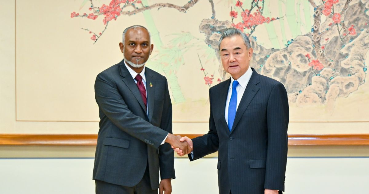 ޗައިނާގެ ސެންޓްރަލް ކޮމިޝަން ފޯ ފޮރިން އެފެއާޒްގެ އޮފީހުގެ ޑިރެކްޓަރު ވަންގ ޔީ އާއި ރައީސް ބައްދަލުކުރައްވައިފި