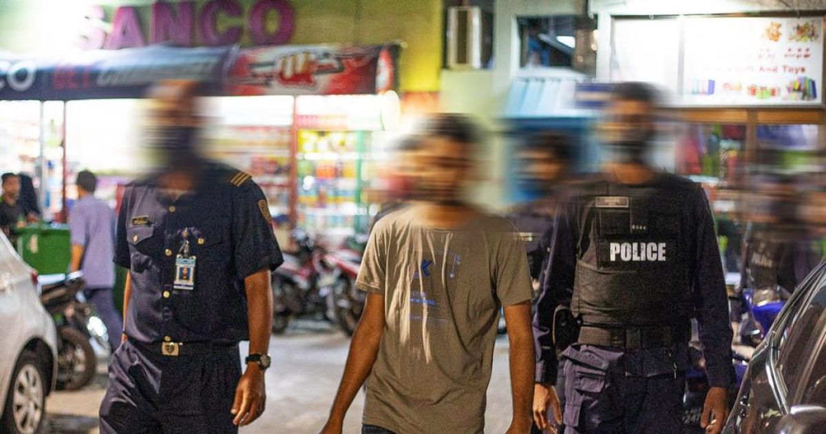 ގަވާއިދާ ހިލާފަށް އުޅެމުން ދިޔަ ދެ ބިދޭސީން އަތުލައިގެންފި