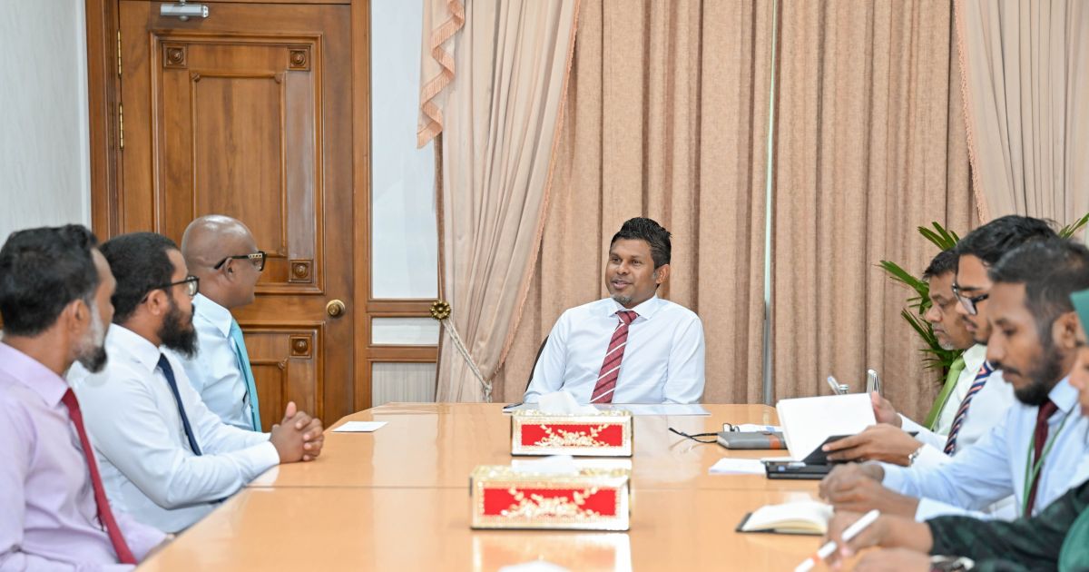 ނައިބު ރައީސް ނަޑެއްލާ ކައުންސިލާ ބައްދަލުކޮށް ރަށުގެ ތަރައްޤީއާ ގުޅޭގޮތުން މަޝްވަރާކޮށްފި