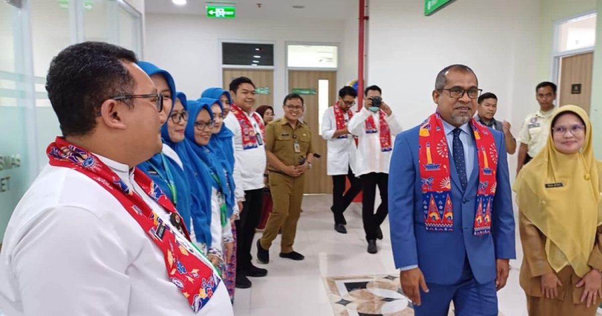 ހެލްތު މިނިސްޓަރު ޖަކާޓާގެ ސިއްހީ ޚިދުމަތްދޭ މަރުކަޒުތަކަށް ޒިޔާރަތްކުރައްވައިފި