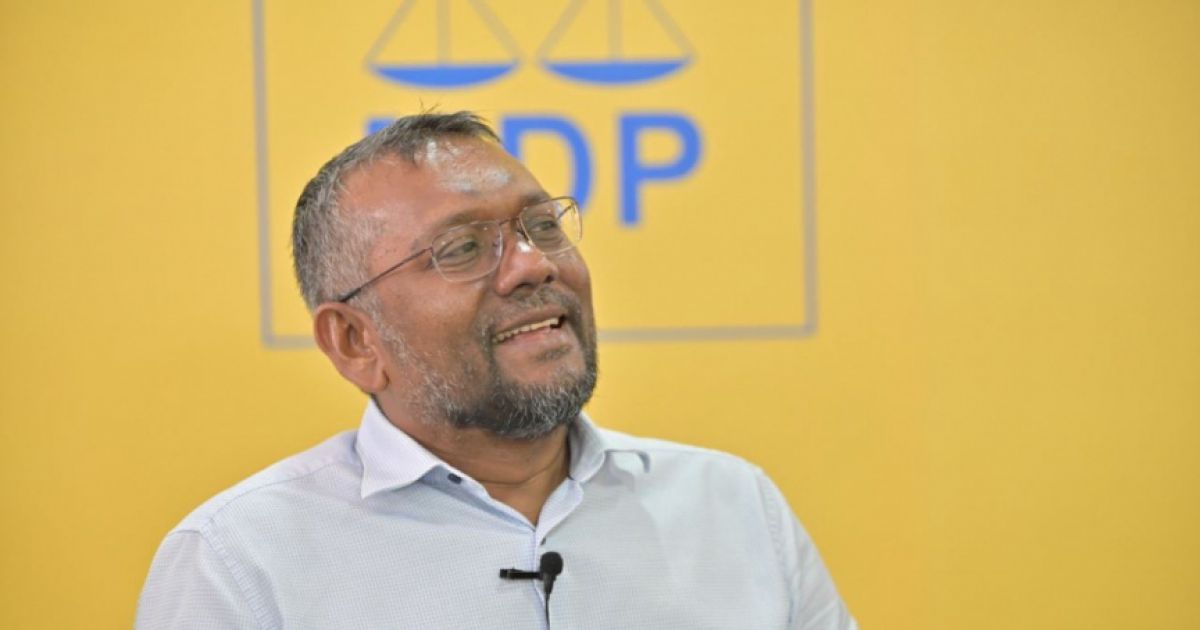 ޑޮލަރު މައްސަލަ ޙައްލުކުރަން އެޅި ފިޔަވަޅަށް ފައްޔާޒްގެ މަރުޙަބާ