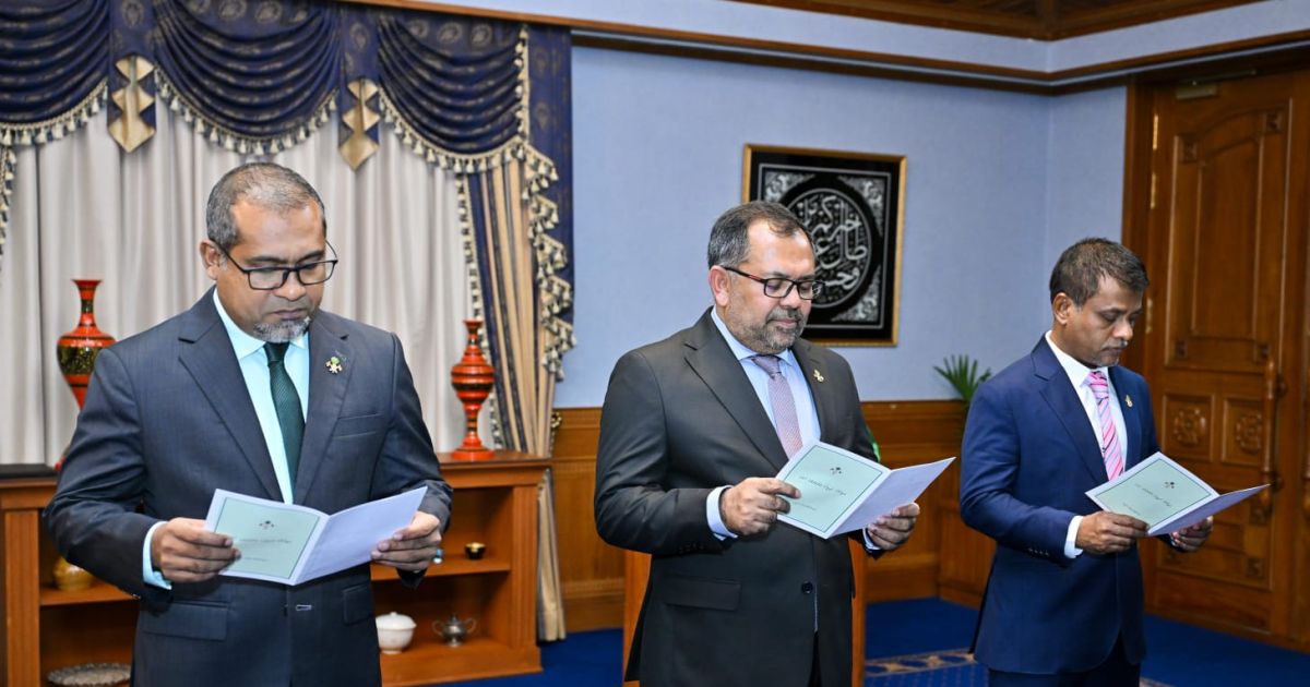 ތިން ވަޒީރަކަށް ރުހުންދިނުމަށް ކޮމިޓީއަށް ފޮނުވައިފި