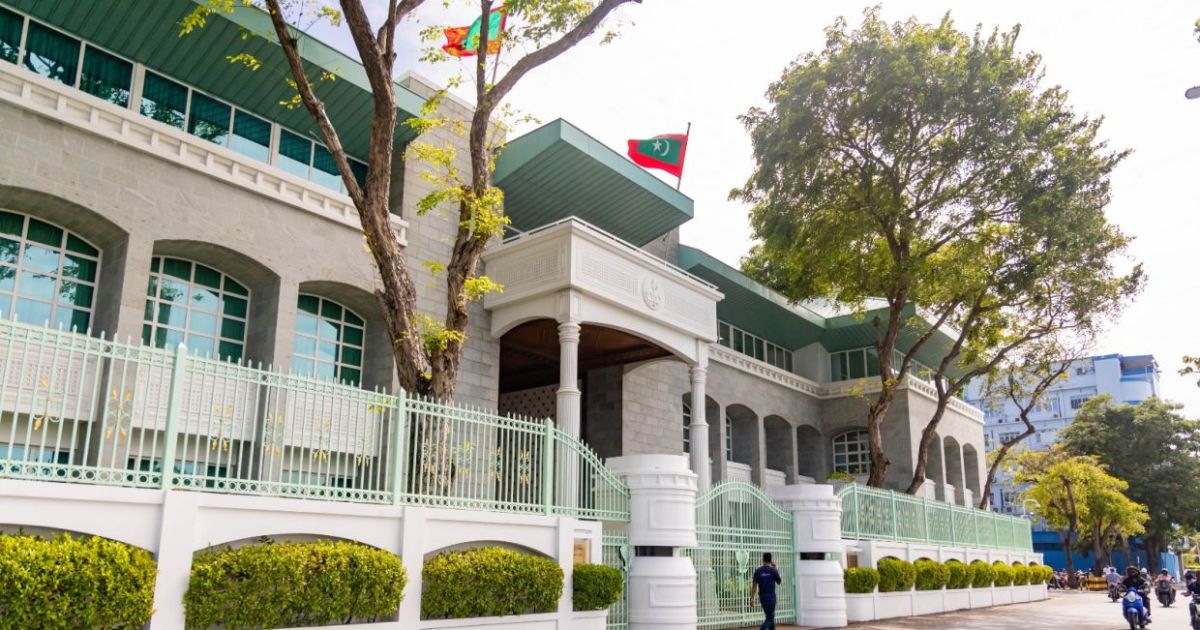 ނޮވެމްބަރ 10 ސަރުކާރު ބަންދުކޮށްފި