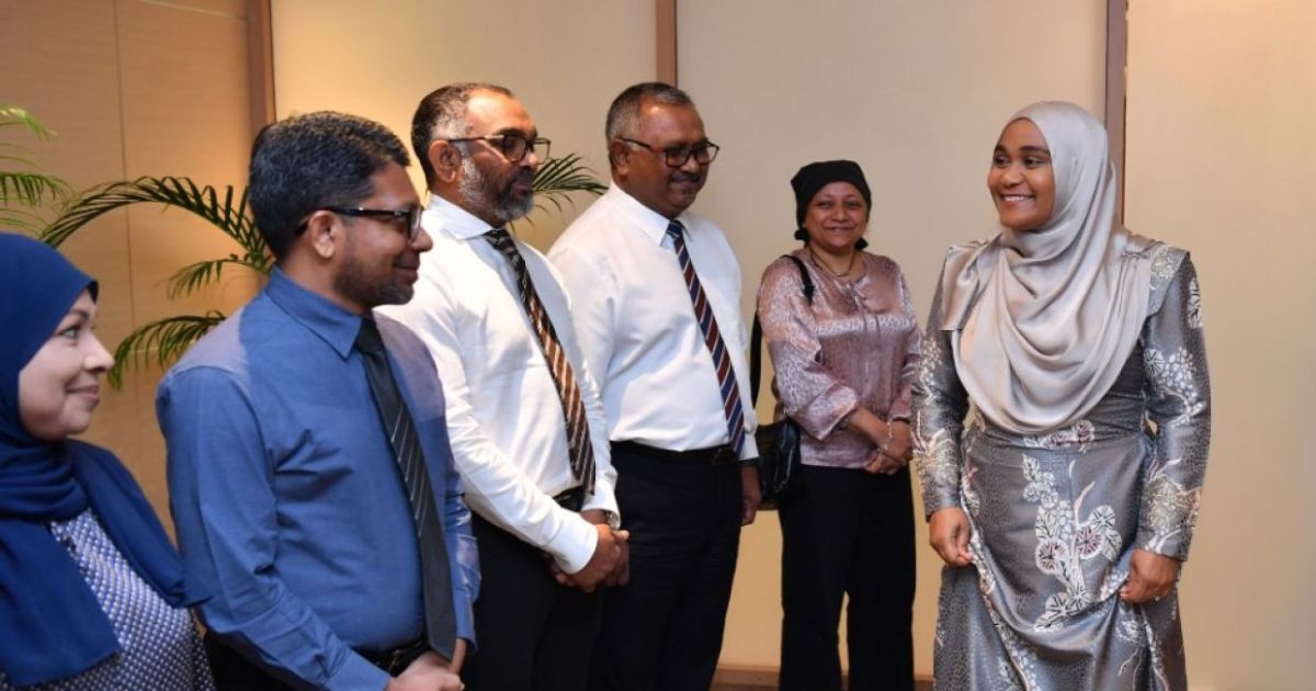 މެޑަމް ސާޖިދާ ހައިލެވެލް ހެލްތު ޕެނަލާއި ގުޅިވަޑައިގެންފި