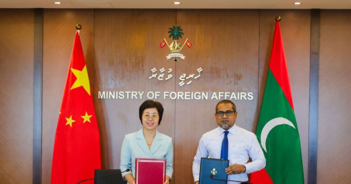 ޗައިނާއިން ރާއްޖެއަށް ކޮންޕިޔުޓަރާއި ލެޕްޓޮޕް ހަދިޔާކޮށްފި