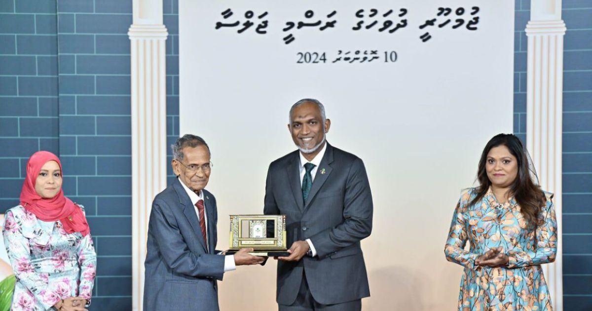 ތަޢުލީމީ ޚިދުމަތުގެ އެންމެ މަތީ ޝަރަފު ޑރ.ޒާހިރަށް!