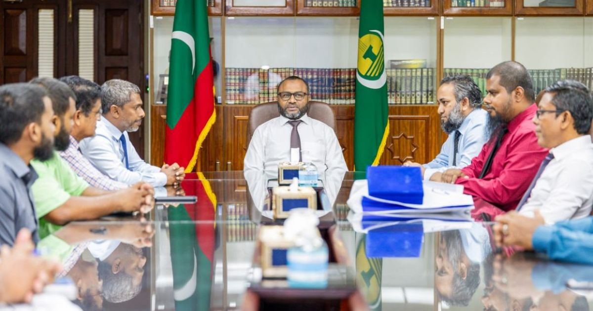 އިންޑޮނޭޝިޔާއަށް ތަމްރީނަށް ވަޑައިގެންނެވި އިމާމުންނާއި ޝަހީމް ބައްދަލުކުރައްވައިފި