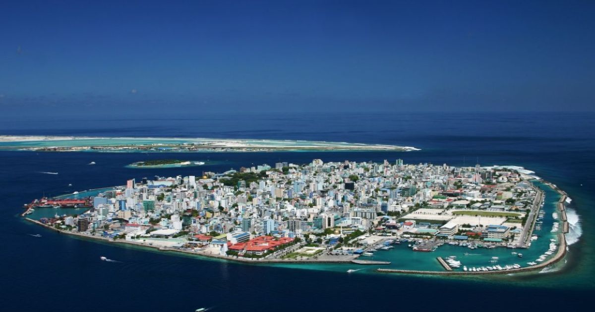 މަގުމައްޗަށް ވެއްޓިފައި އޮއްވާ ފެނުނު މީހާ މަރުވެއްޖެ