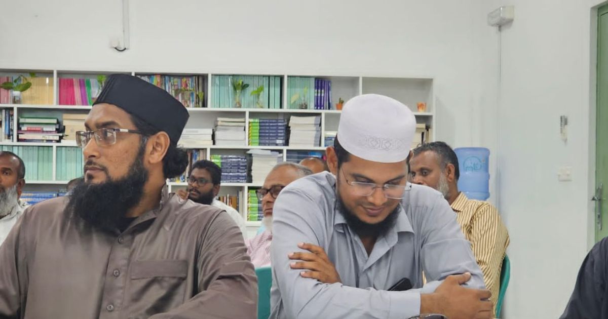 އައްޑޫ ސިޓީގެ އިމާމުން ތާޒާކުރުމުގެ ތަމްރީނުތައް ފަށައިފި.