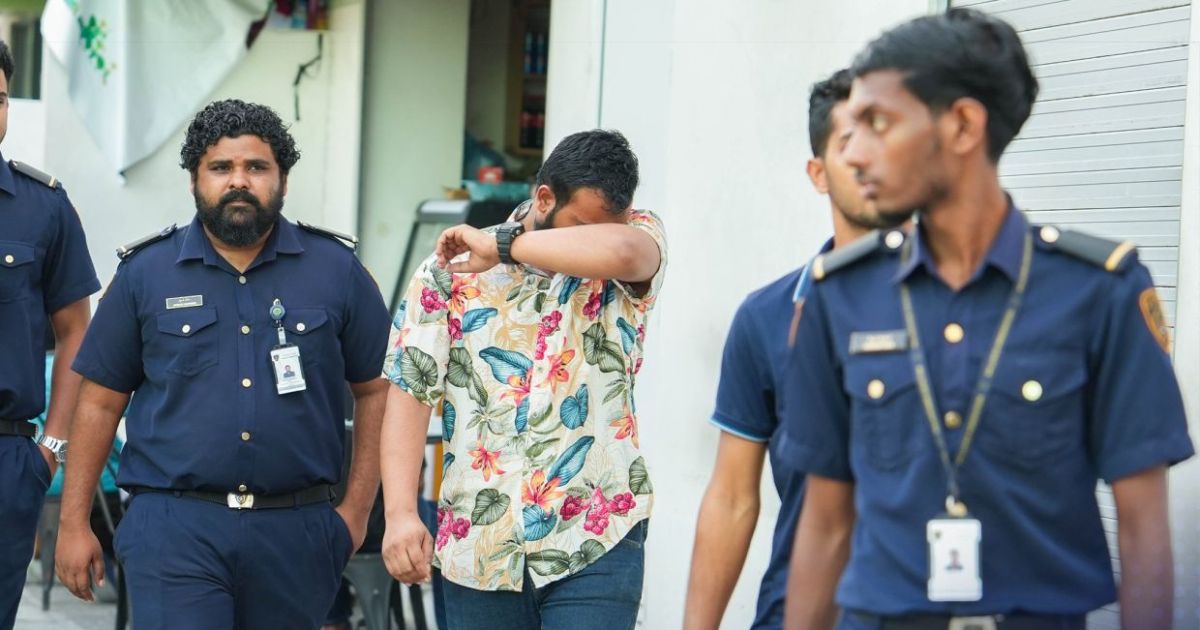 ކެފޭއަކުން ދެ ބިދޭސީއަކު އިމިގްރޭޝަންގެ ބެލުމުގެ ދަށަށް