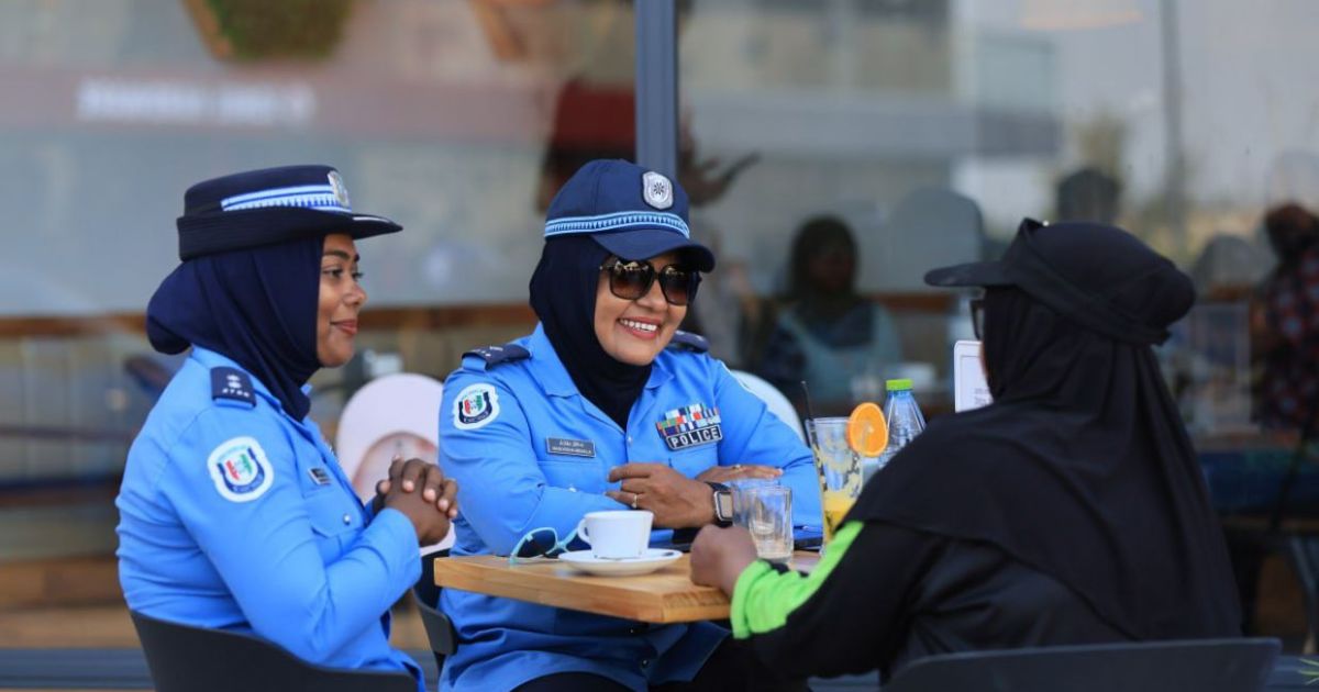 ފުލުހުން، އާންމުންނާ ގުޅުން ބަދަހިކުރަނީ