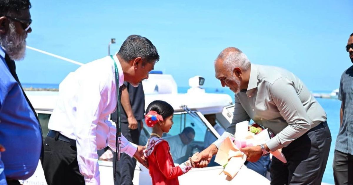 ރައީސް މުއިއްޒަށް ހުރާއިން ހޫނު މަރުޙަބާއެއް