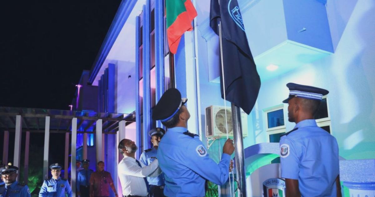 ފުލުހަކަށް ބިރުދެއްކުމުން ހައްޔަރުކުރި މީހާ ކޯޓުން ދޫކޮށްލައިފި