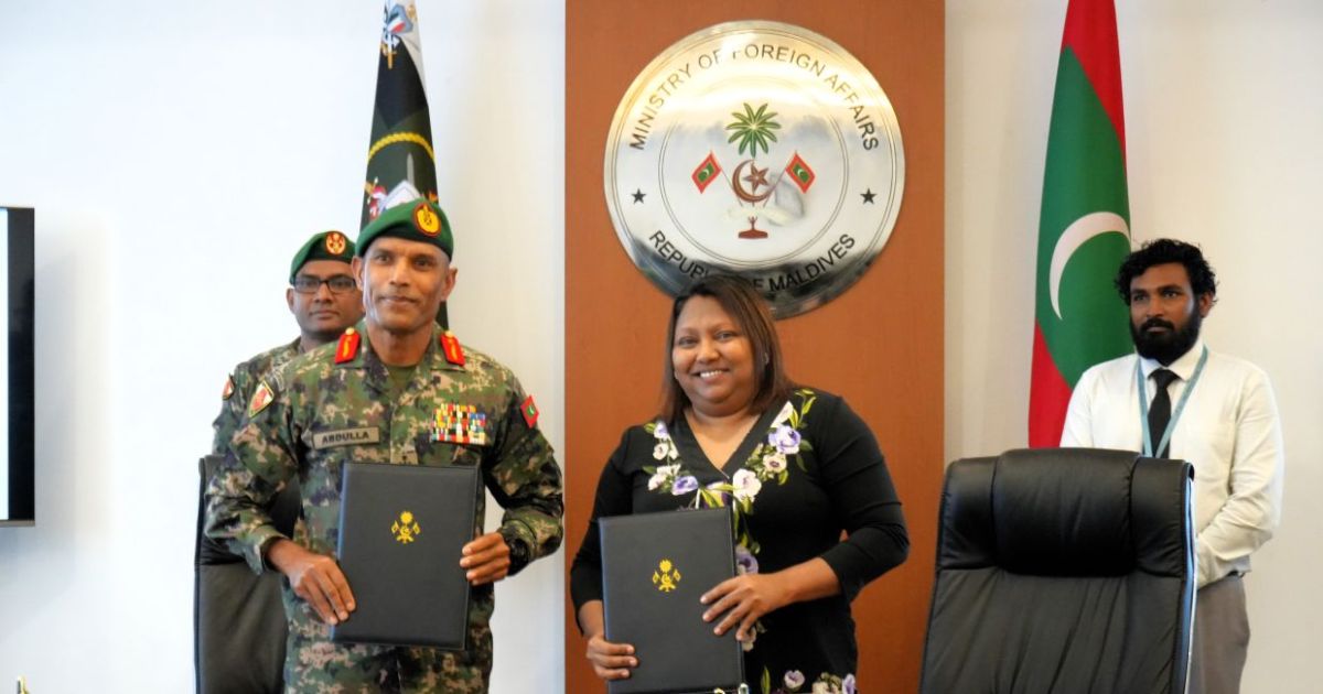 ޑިފެންސް ކޮލެޖާއި ފޮރިން މިނިސްޓްރީގެ މުވައްޒަފުން ތަމްރީނުކުރަނީ