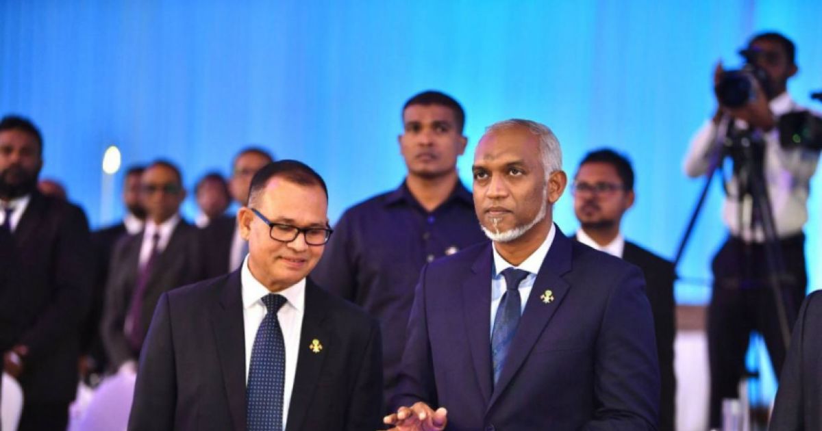 ރައީސް މުޢިއްޒު، ކޮރަޕްޝަނަށް ފުރުޞަތެއް ނުދެއްވާނެ: އާދަމް