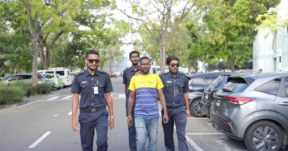 ޤަވާޢިދާ ޚިލާފަށް ވެހިކަލް ދޮންނަމުންދިޔަ ބިދޭސީންތަކެއް އަތުލައިގަނެފި